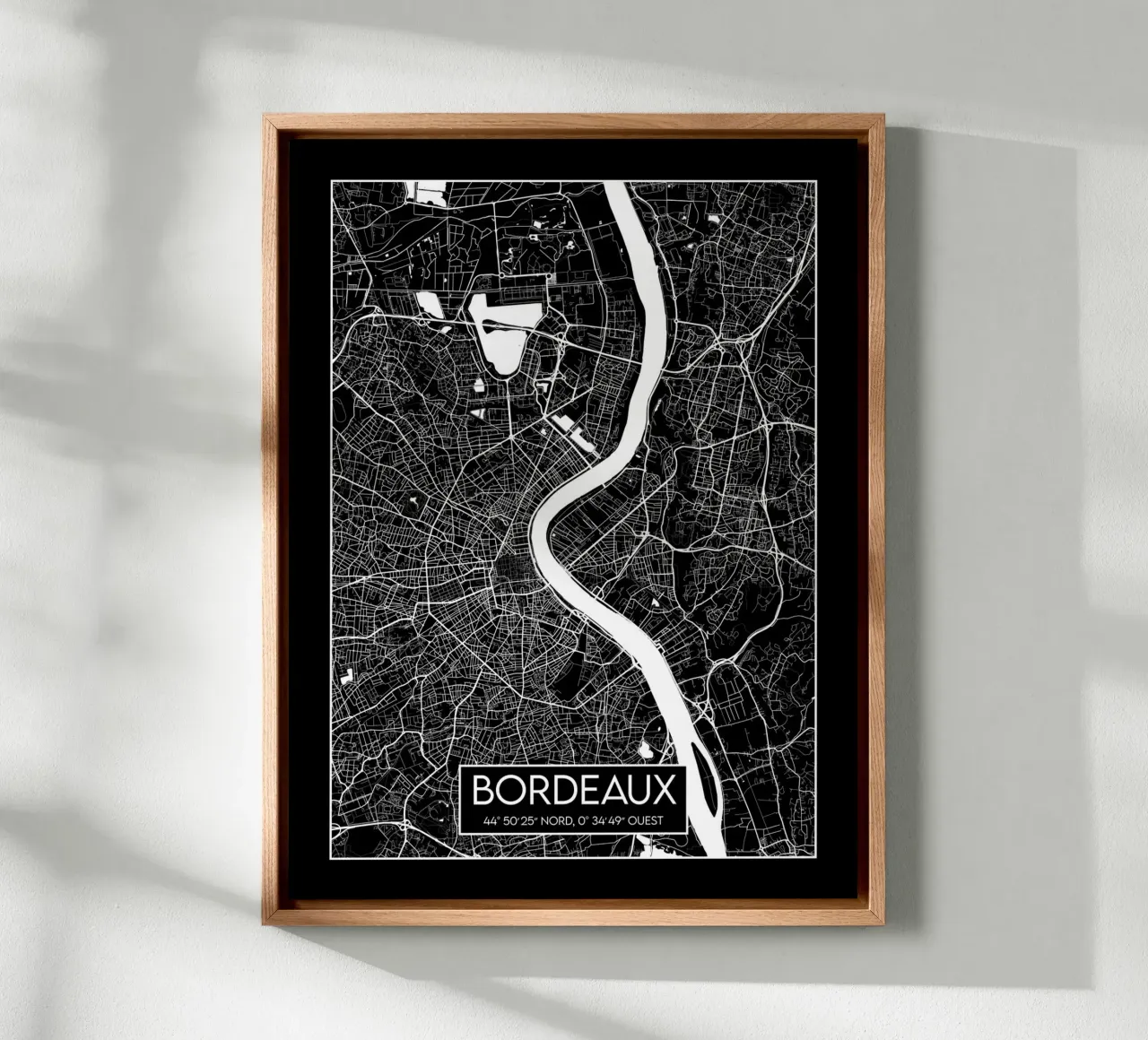 Bordeaux zwarte kaart canvas met Baklijst van Frame the World