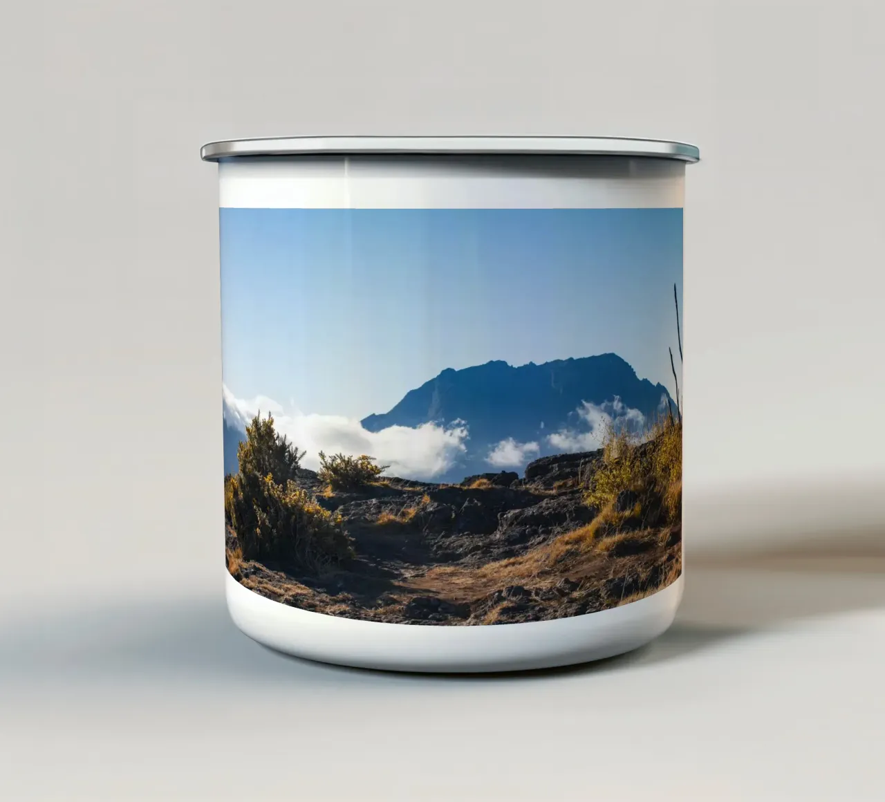 Mont Maïdo 1 tazza in smalto da Léa Lefebvre Photography