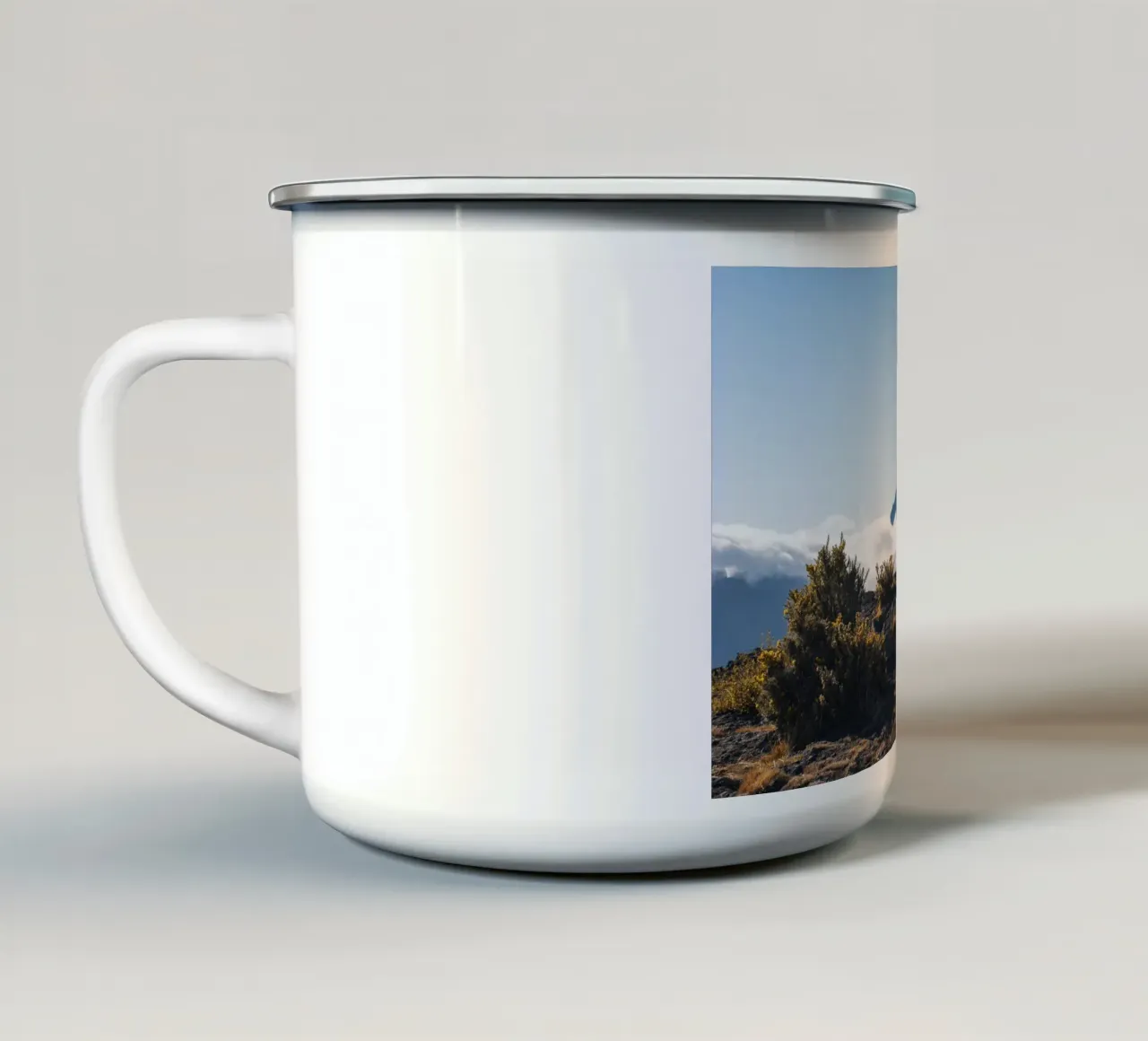 Mont Maïdo 1 tazza in smalto da Léa Lefebvre Photography