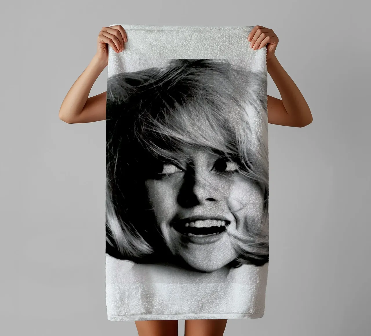 Model, 1966 asciugamano da bagno da Gallery Print and Art Limited