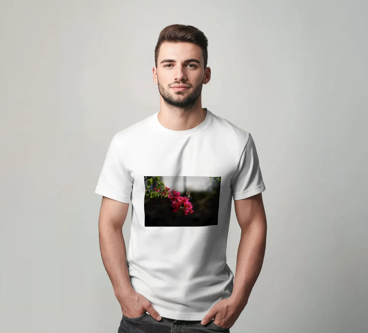 Farfalla su fiori rosa t-shirt da Léa Lefebvre Photography