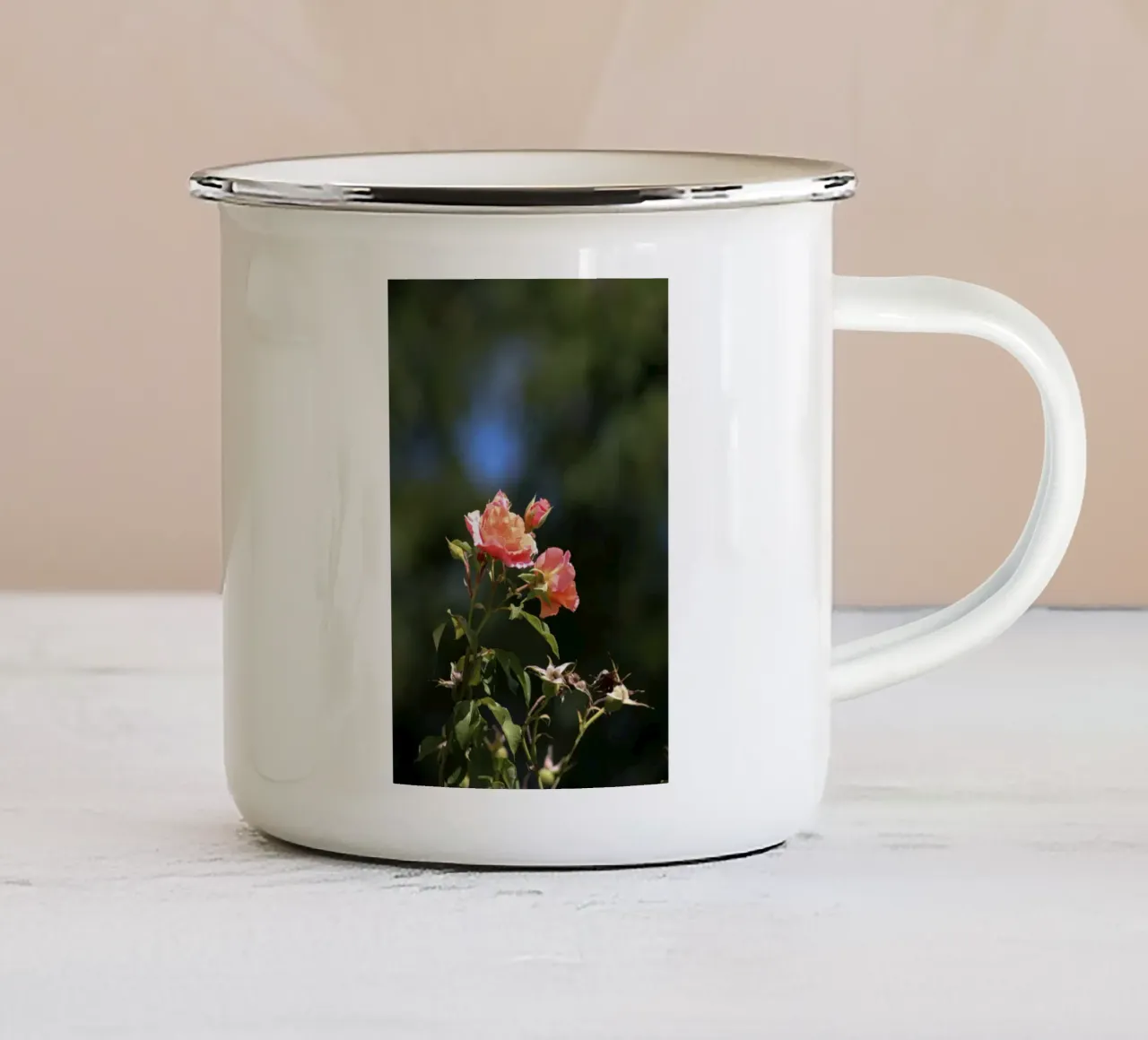 Le due belle rose tazza in smalto da Léa Lefebvre Photography