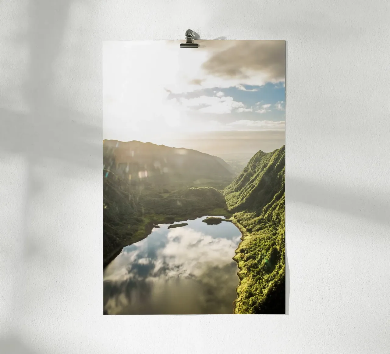 Vue sur le lac poster avec cadre en aluminium de Léa Lefebvre Photography
