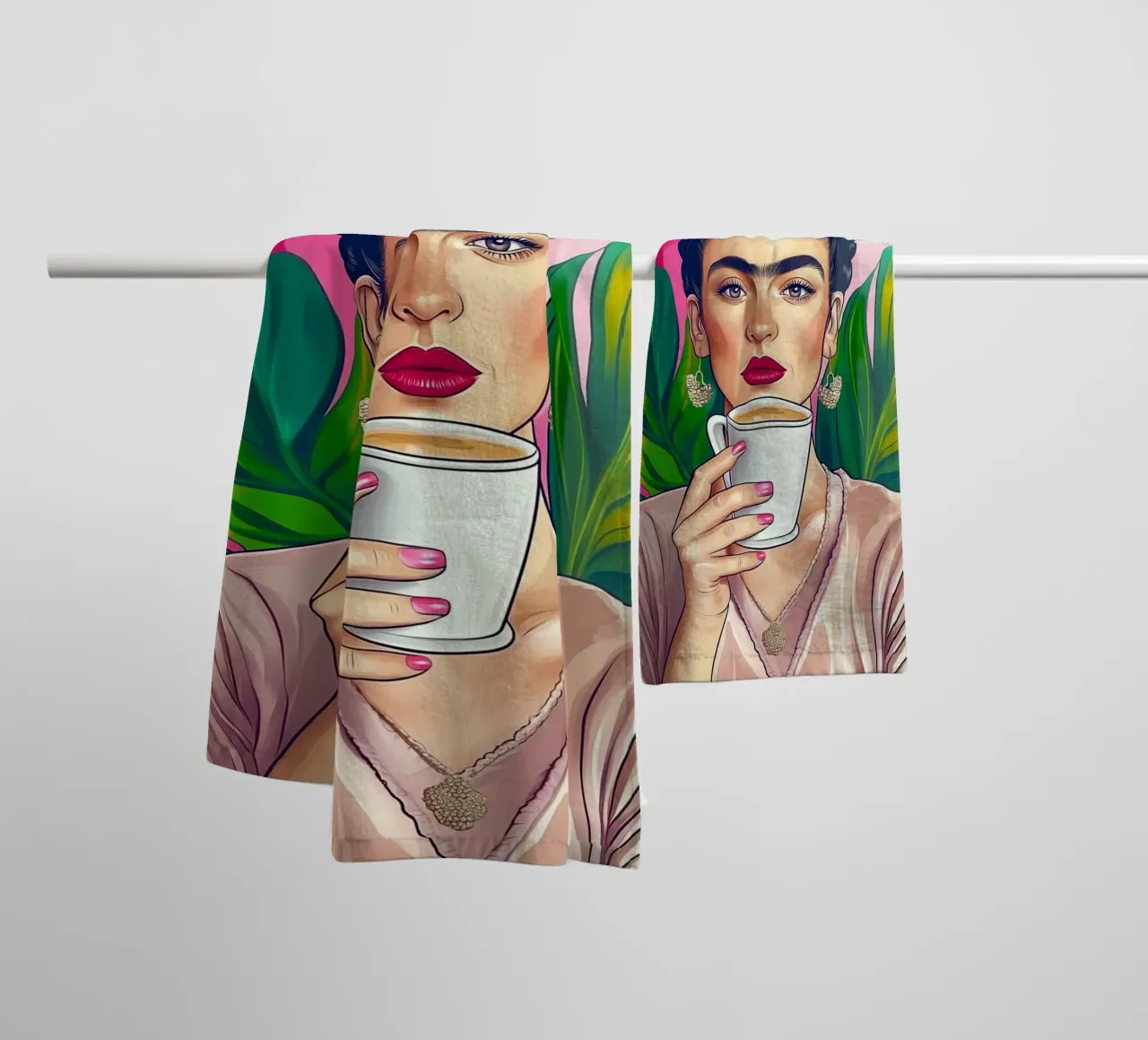 Pausa caffè con Frida asciugamano da bagno da Carinaprint
