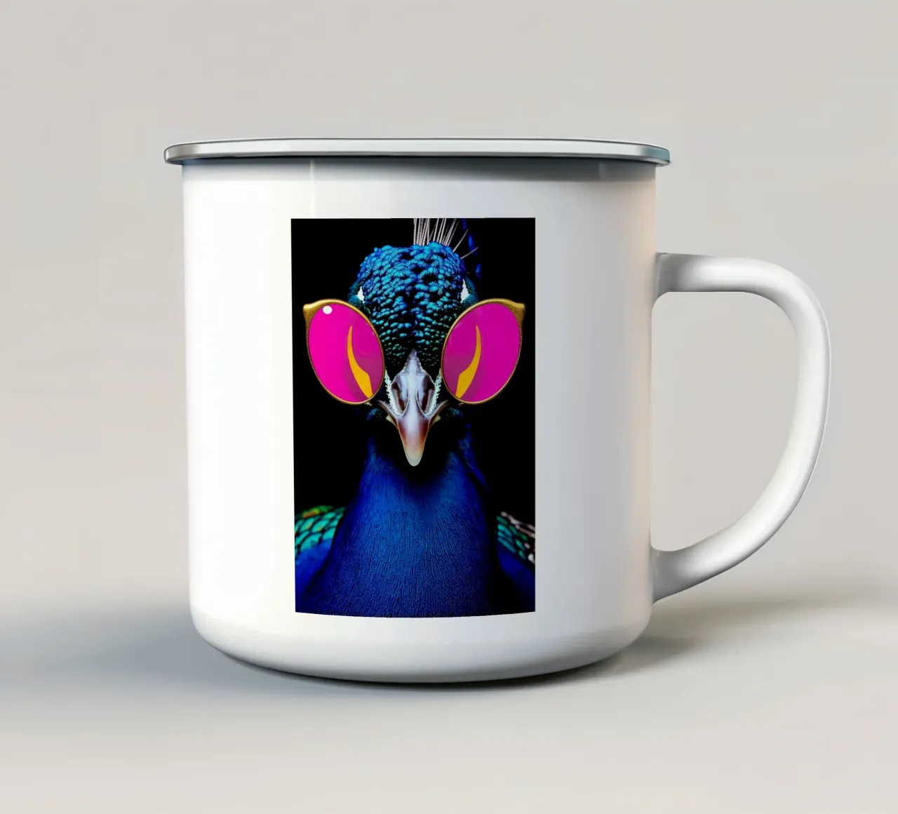 Pavone con occhiali da sole - Pop Art tazza in smalto da ColorCrash Gallery