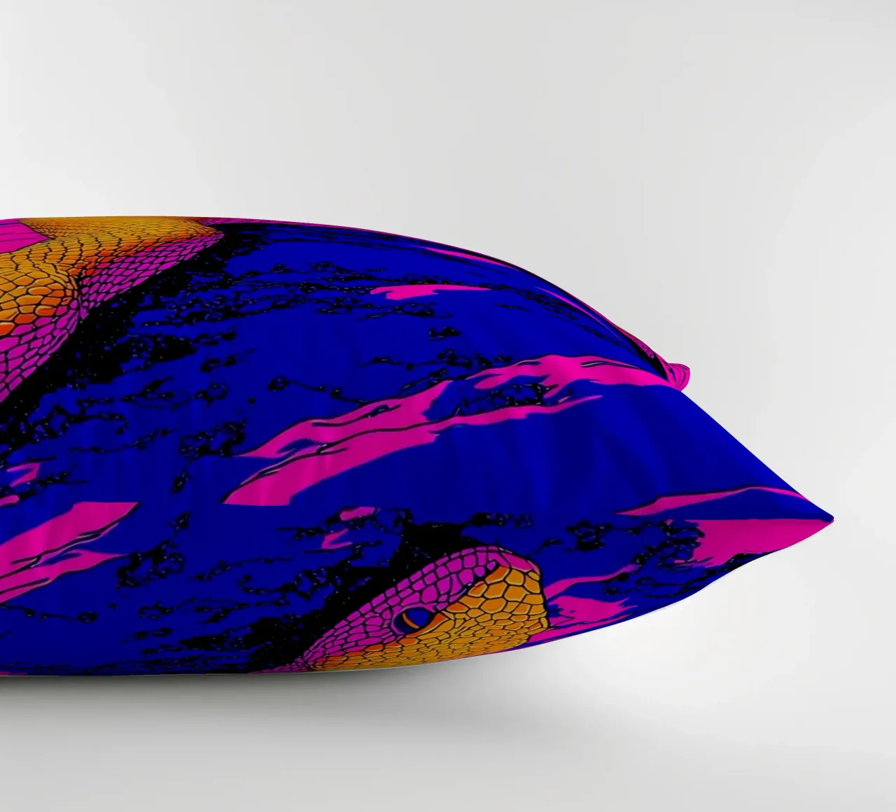 Serpente sulla montagna - Pop Art cuscino da ColorCrash Gallery