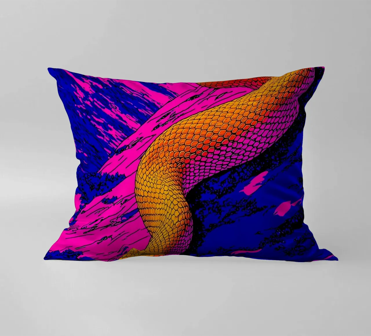 Serpente sulla montagna - Pop Art cuscino da ColorCrash Gallery