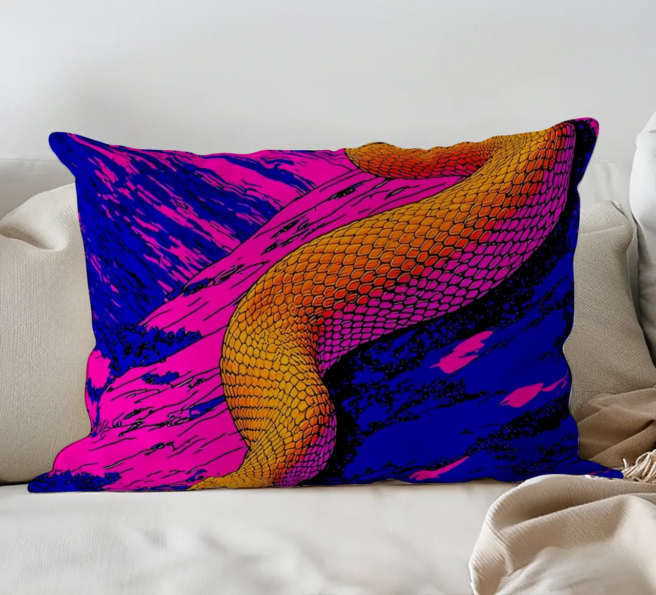 Serpente sulla montagna - Pop Art cuscino da ColorCrash Gallery