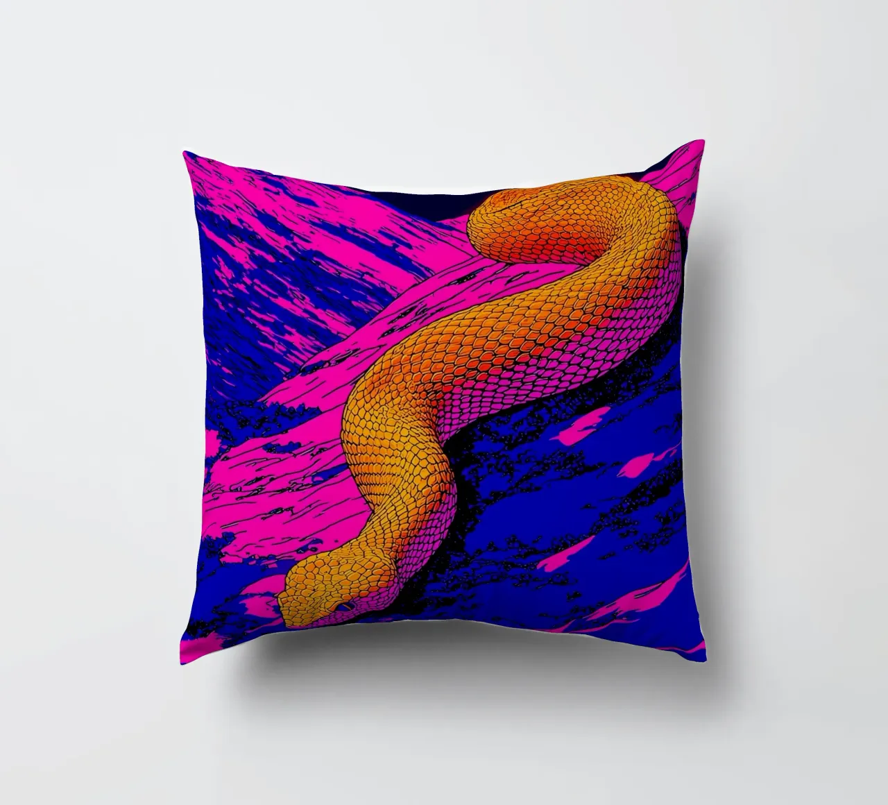 Serpente sulla montagna - Pop Art cuscino da ColorCrash Gallery