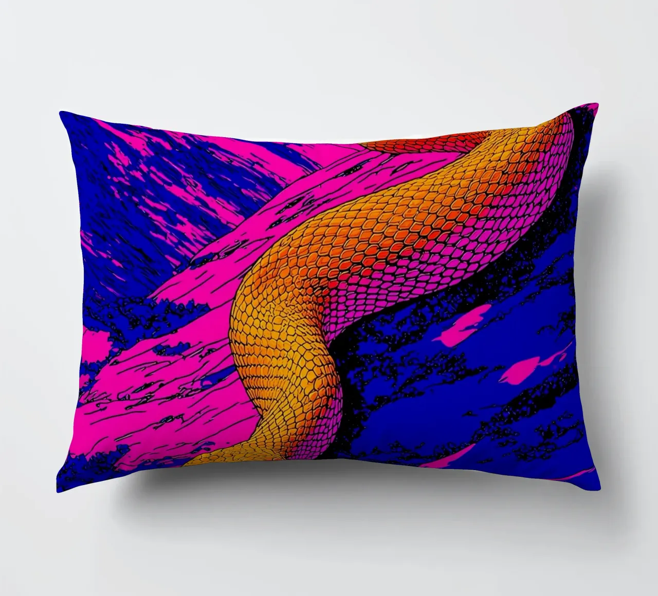 Serpente sulla montagna - Pop Art cuscino da ColorCrash Gallery