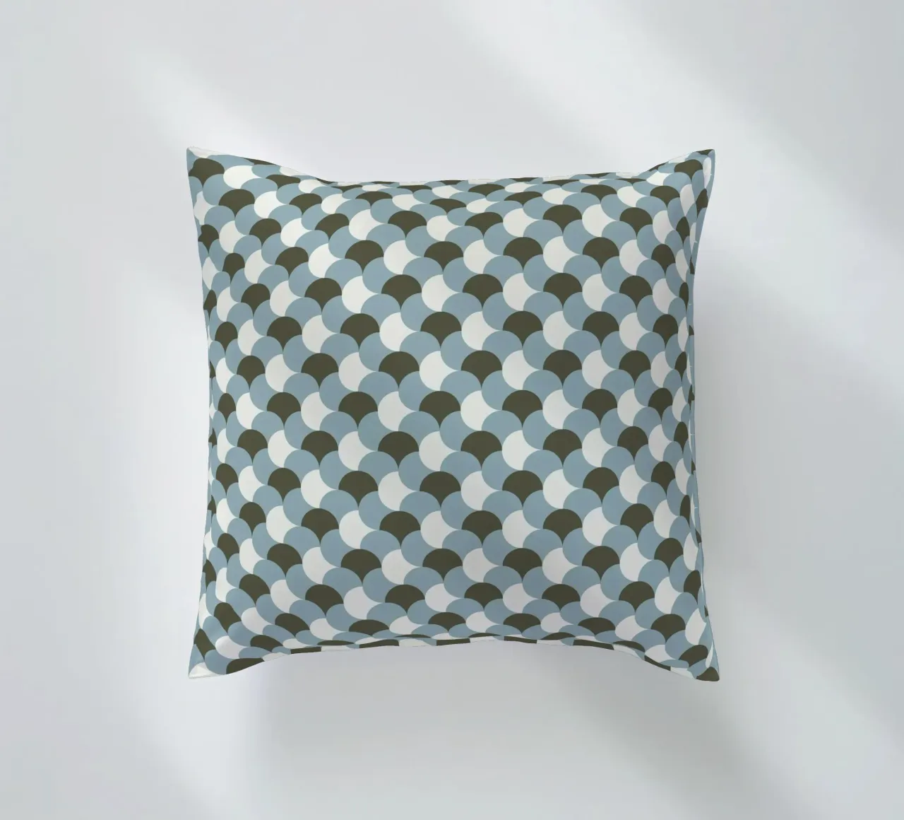 Variante gingham geometrico in tinta pastello grigio cuscino da Little Dean