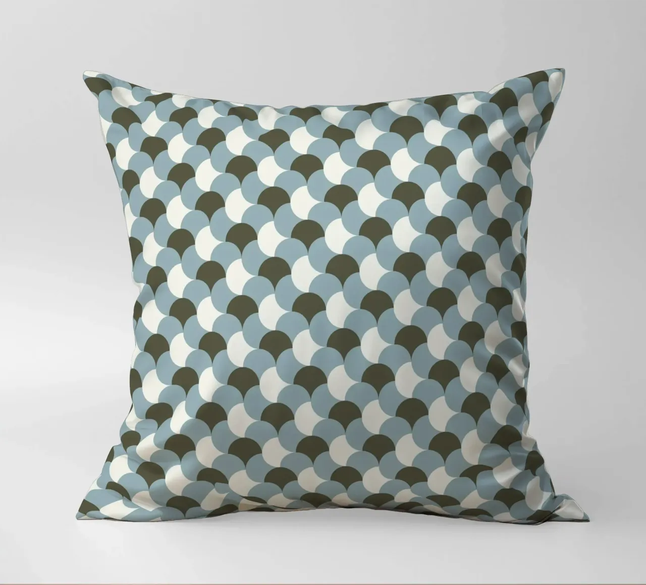 Variante gingham geometrico in tinta pastello grigio cuscino da Little Dean