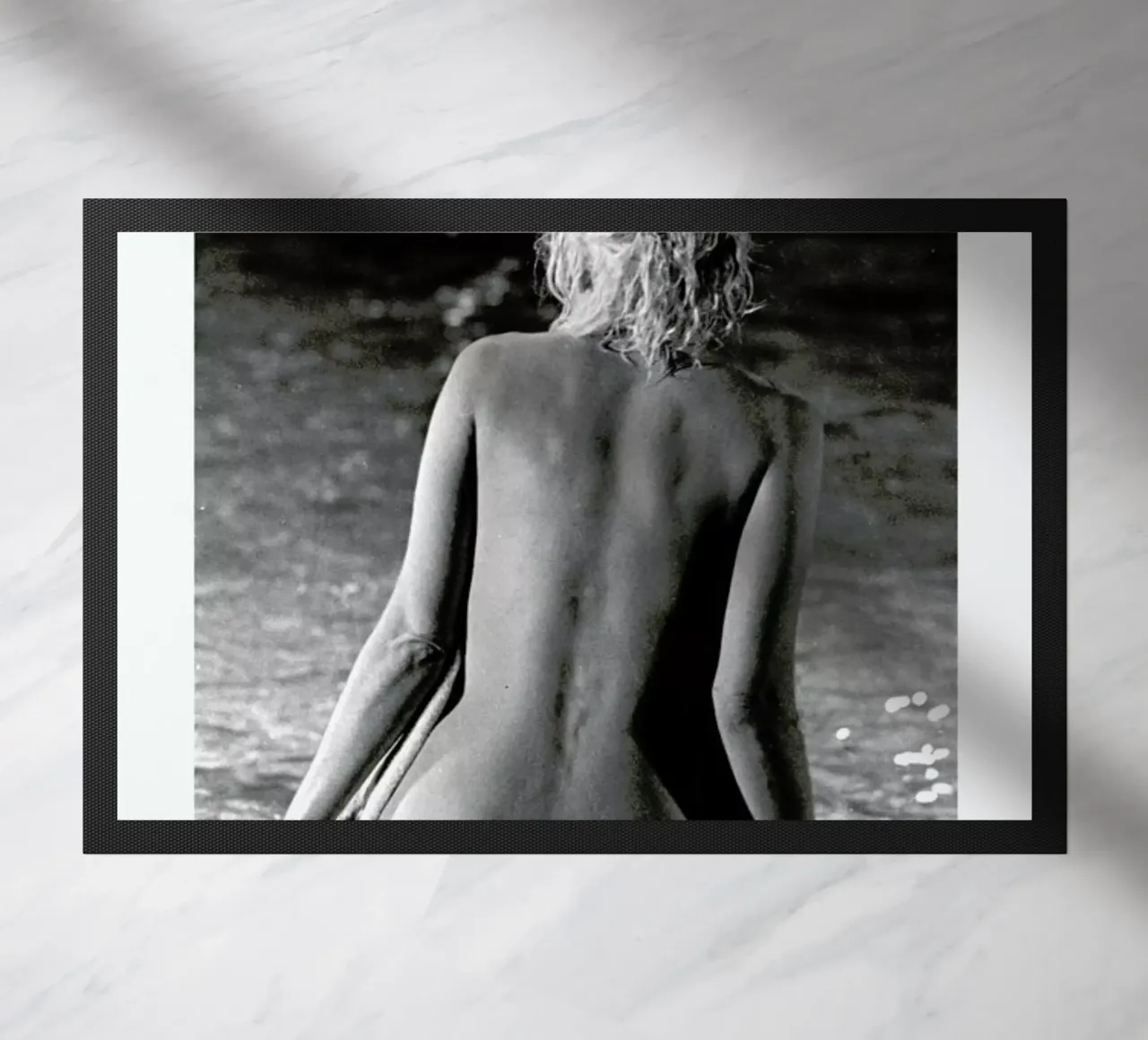 Marilyn Monroe, poolside zerbino da Gallery Print and Art Limited