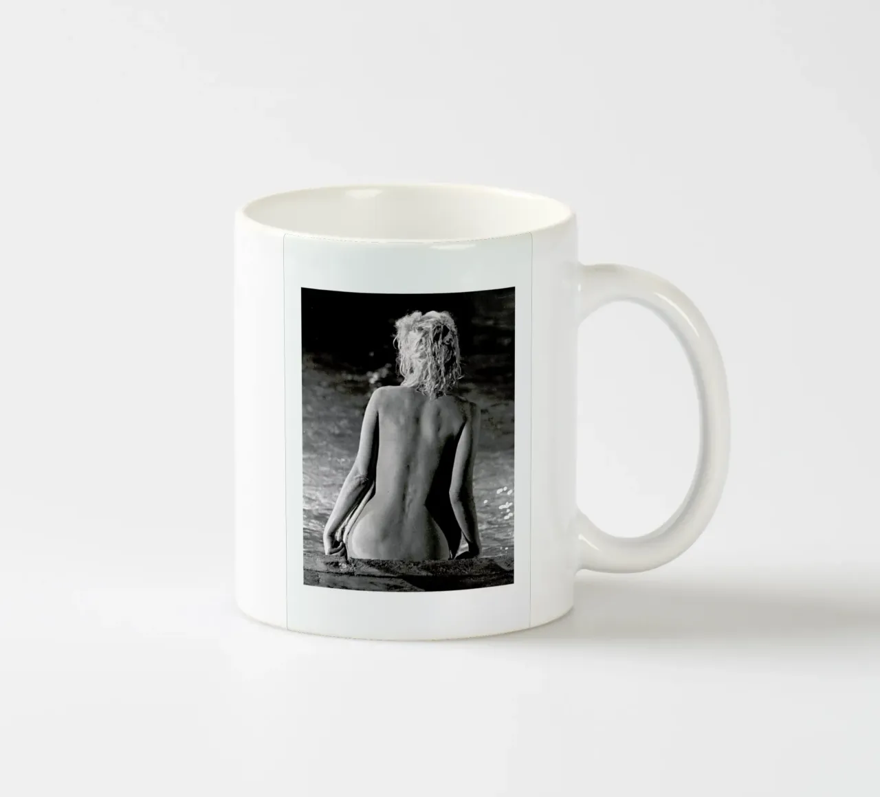 Marilyn Monroe, poolside tazza in ceramica da Gallery Print and Art Limited