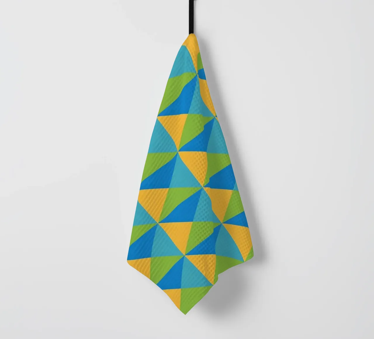 Motif printanier, couleurs jaune, vert, bleu, forme géométrique torchon de CreatedbySon