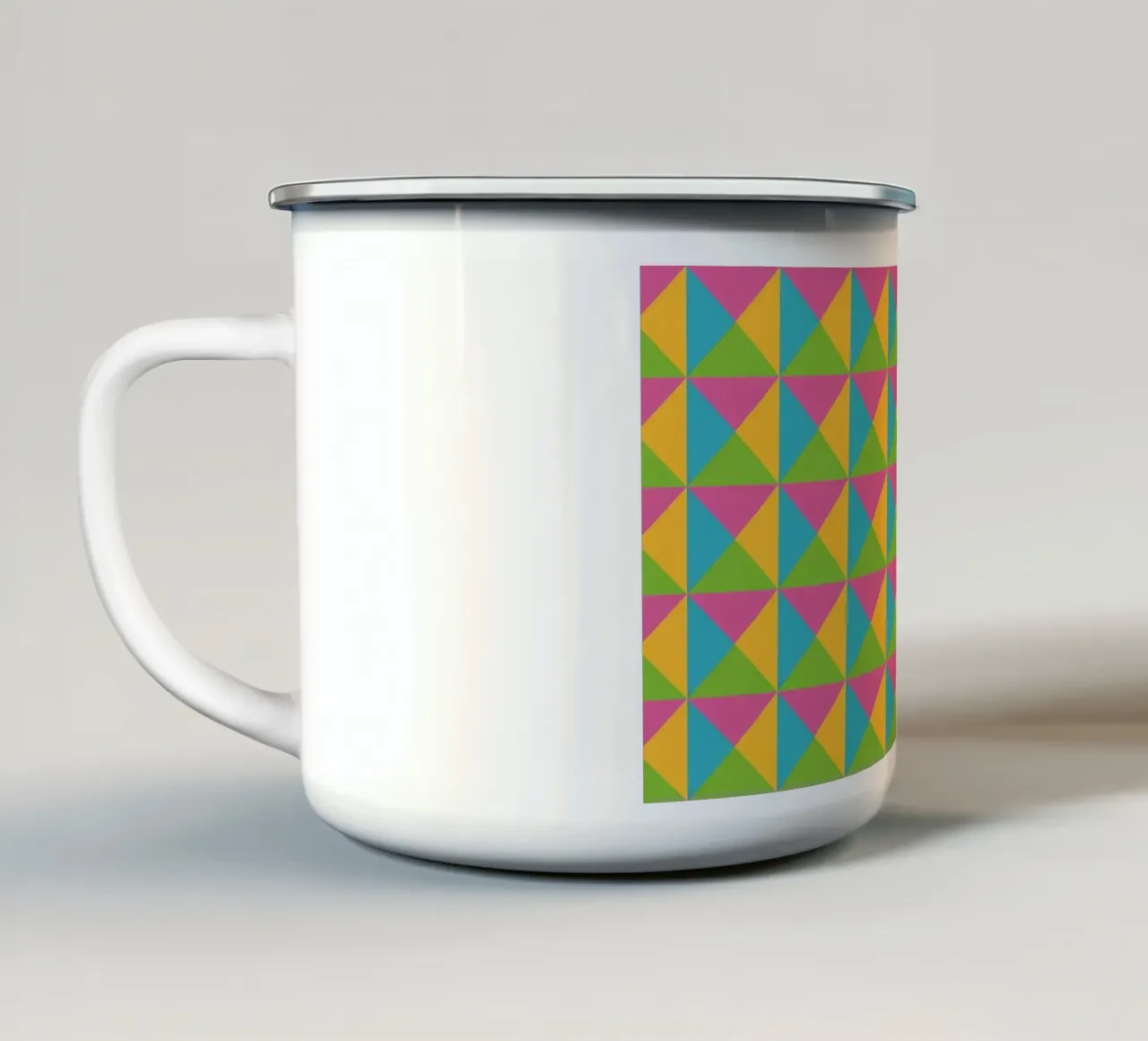 Design primaverile, colori giallo, verde, blu, forma geometrica tazza in smalto da CreatedbySon
