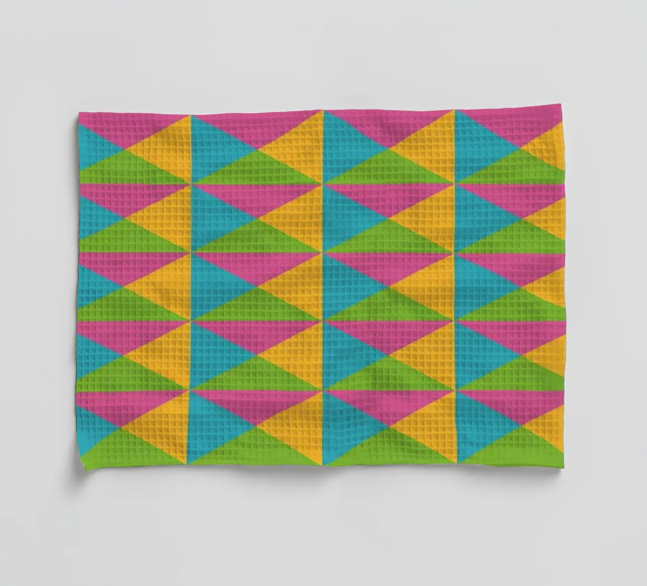 Motif printanier, couleurs jaune, vert, bleu, forme géométrique torchon de CreatedbySon