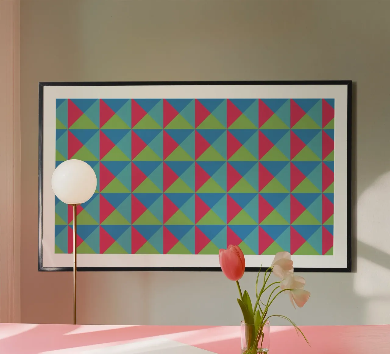 Motif géométrique vibrant, couleurs vertes, bleues et roses poster avec cadre en bois de CreatedbySon