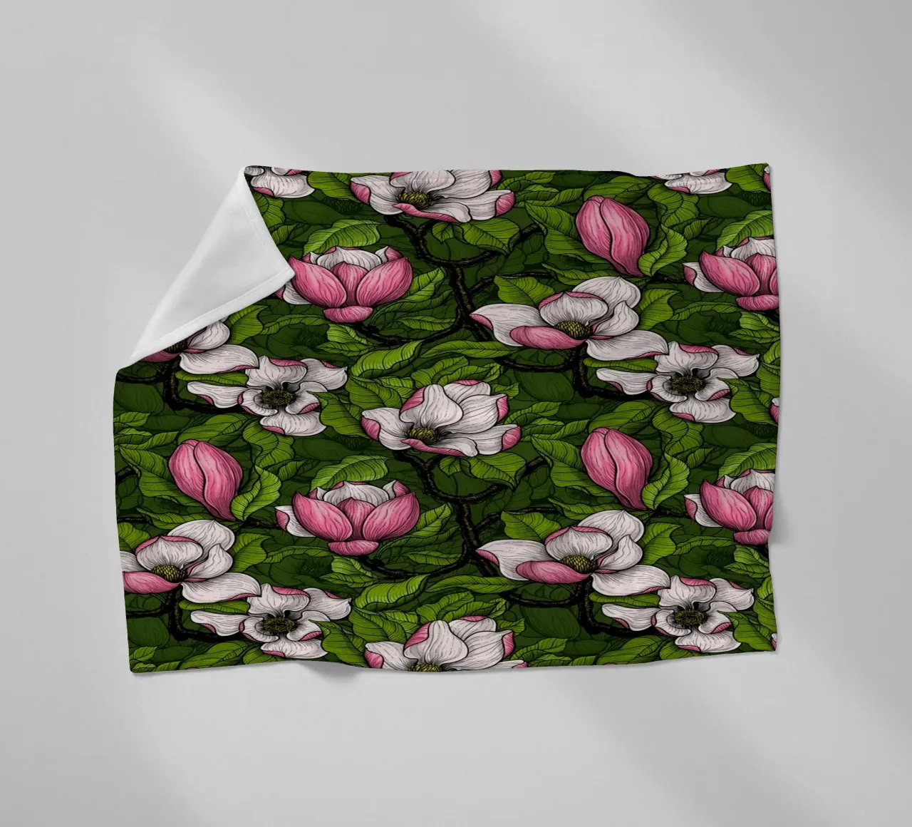 Magnolia in fiore coperta in pile da Painted Nature
