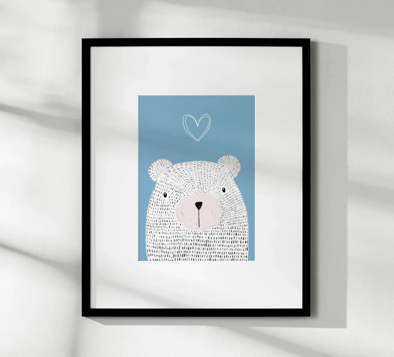 Kleiner Bär mit Herz poster con telaio in legno da BAINAI KIDS