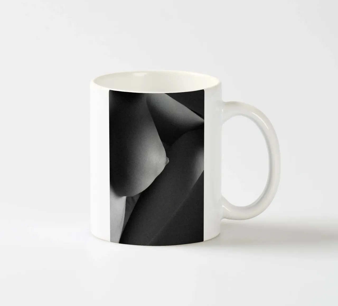 Breast in profile tazza in ceramica da Dave Hare Photography