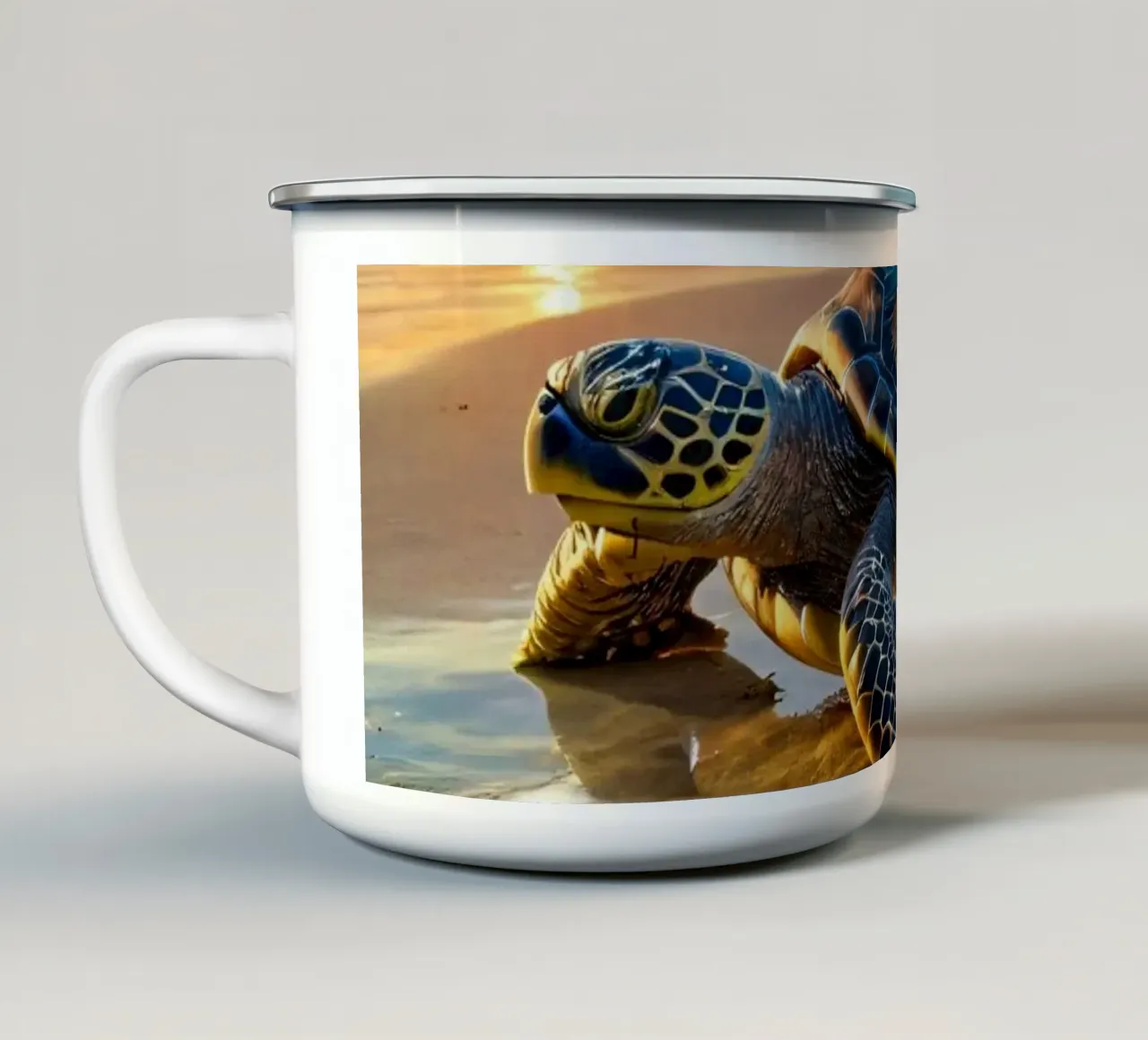 Een zeeschildpad duikt op uit de oceaan bij zonsondergang zandstrand emaille mok van DesignDoodle