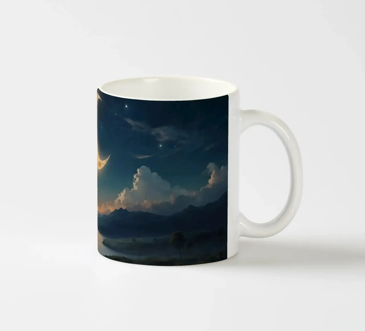 Un atardecer tranquilo con una luna creciente luminosa iluminando taza de cerámica de DesignDoodle
