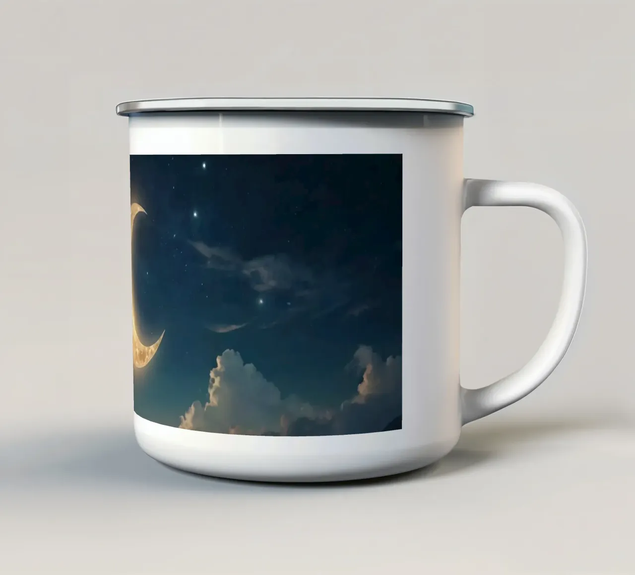 Una serata tranquilla, con una luminosa luna crescente che illumina tazza in smalto da DesignDoodle