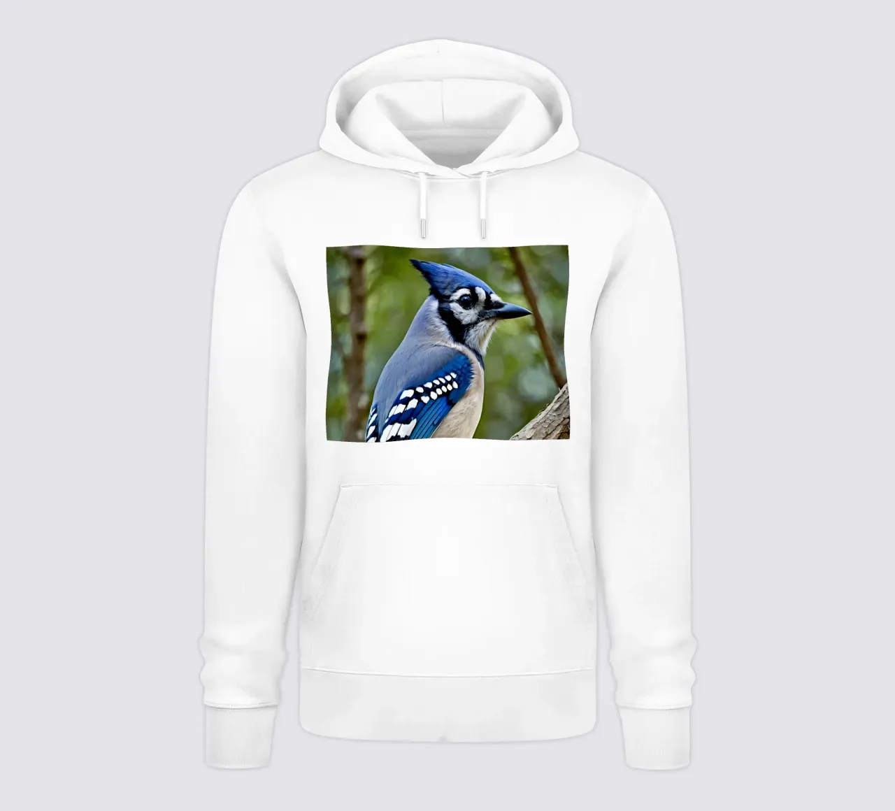 Una ghiandaia azzurra appollaiata sul ramo di un albero in una foresta verdeggiante felpa con cappuccio da DesignDoodle