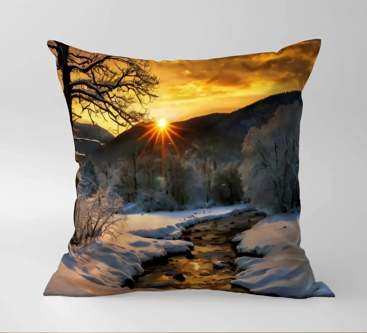 Un tramonto invernale su un tranquillo torrente circondato dalla neve cuscino da DesignDoodle