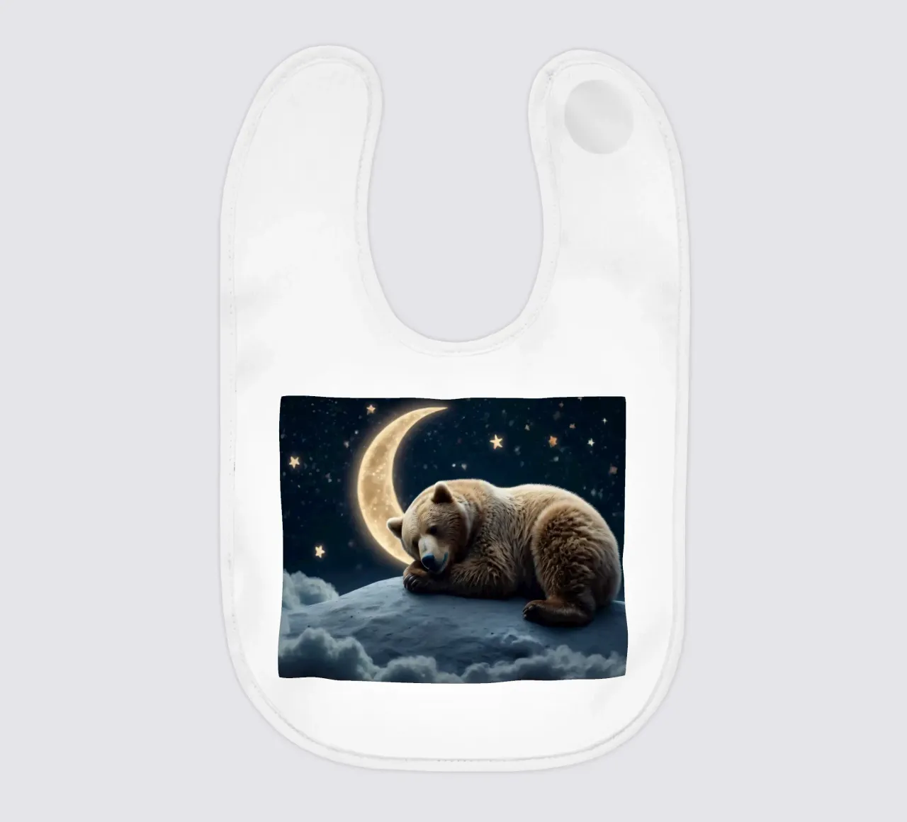 Un orso pacifico che riposa su una nuvola sotto una notte di cielo stellato bavaglino da DesignDoodle
