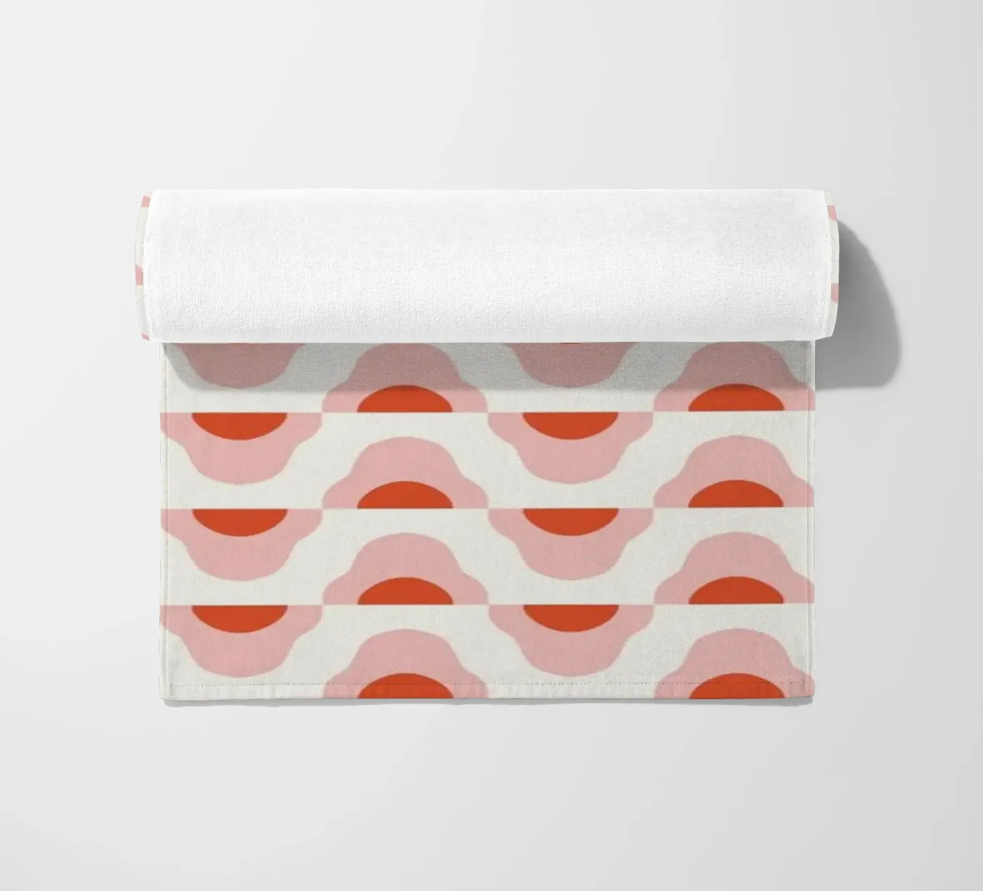 Wellen nahtloses Muster 02 Strandtuch von Little Dean