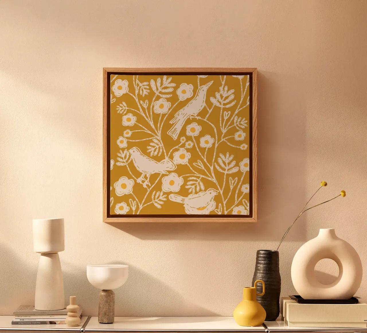 Oker Tuinvogels - Blokprint Bloemen Geel canvas met Baklijst van susanacosta