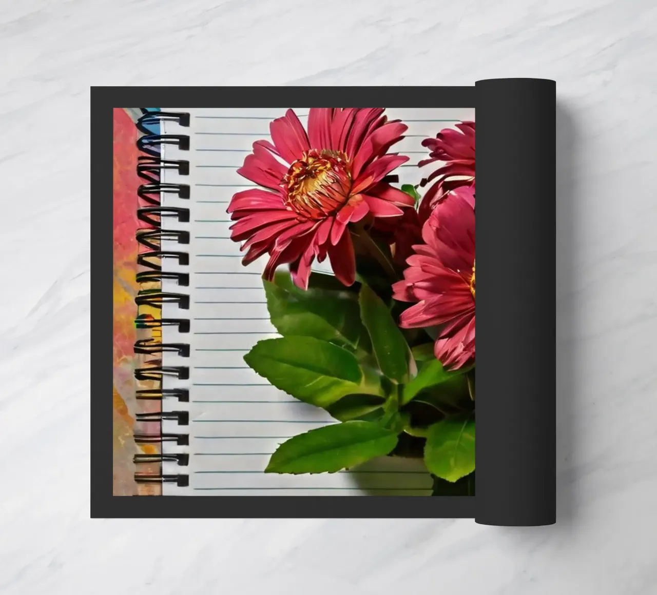 Un carnet de notes vibrant sur lequel reposent des fleurs roses. paillasson de DesignDoodle