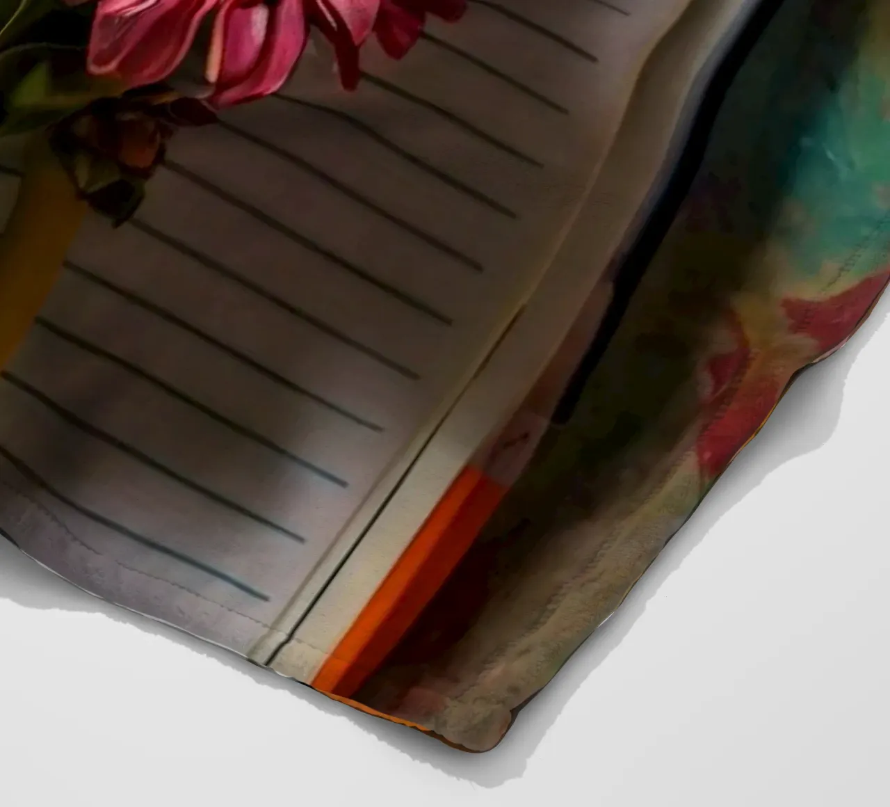 Un taccuino vivace con fiori rosa appoggiati in cima, che mette in mostra coperta in pile da DesignDoodle