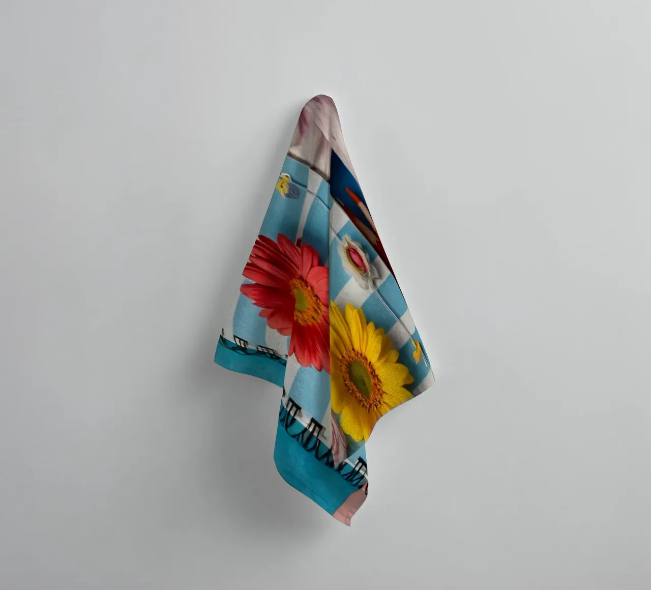 Taccuino colorato ornato di fiori e circondato da matite asciugamano da bagno da DesignDoodle