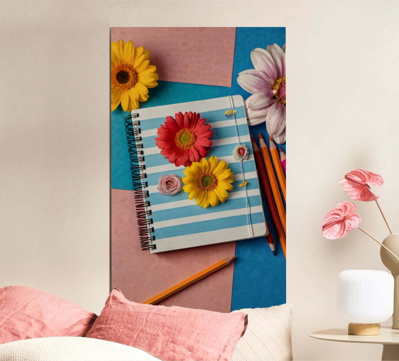 Cahier coloré orné de fleurs entouré de crayons poster de DesignDoodle