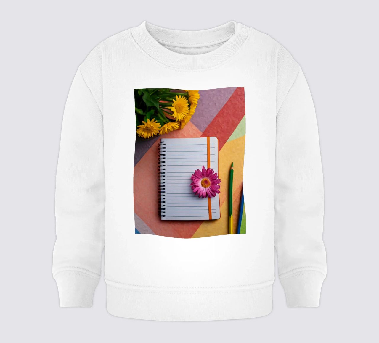 Uno spazio di lavoro colorato con un taccuino con un fiore felpa neonato da DesignDoodle
