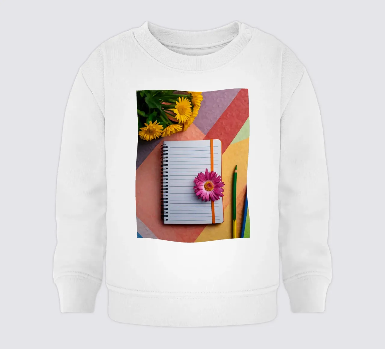 Uno spazio di lavoro colorato con un taccuino con un fiore felpa neonato da DesignDoodle