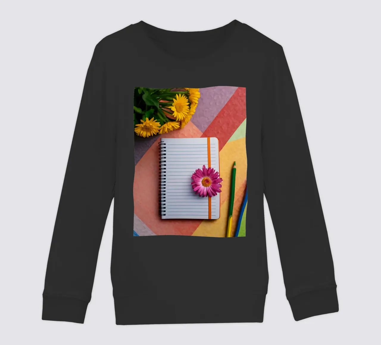 Uno spazio di lavoro colorato con un taccuino con un fiore felpa bambino da DesignDoodle