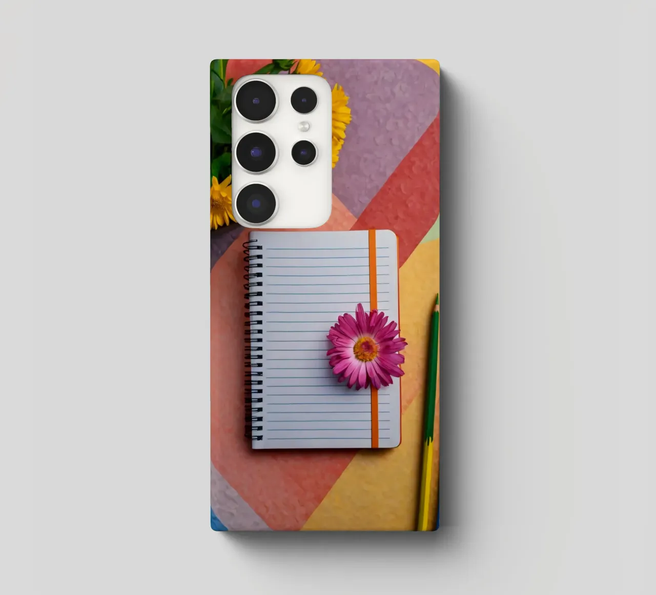 Uno spazio di lavoro colorato con un taccuino con un fiore cover samsung da DesignDoodle