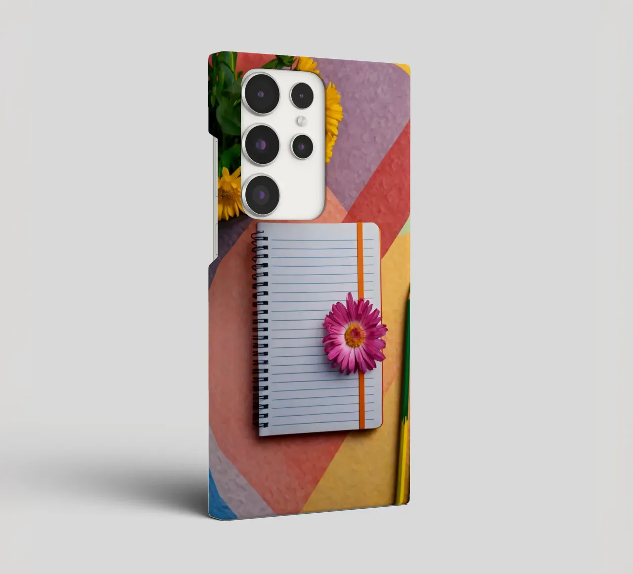 Uno spazio di lavoro colorato con un taccuino con un fiore cover samsung da DesignDoodle