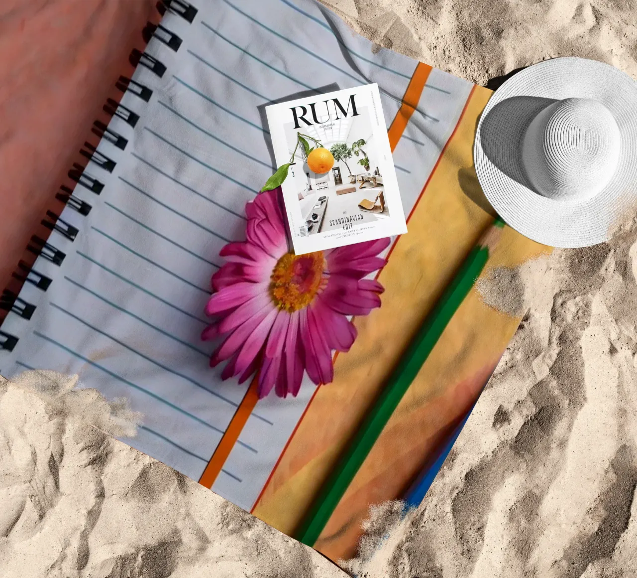 Uno spazio di lavoro colorato con un taccuino con un fiore telo mare da DesignDoodle