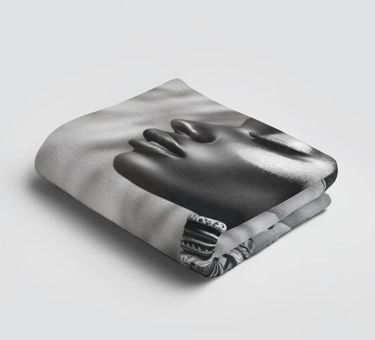 Zwarte modevrouw badhanddoek van Carinaprint