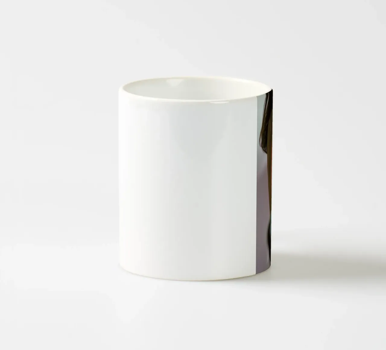 Ficus Lyrata 2 Keramik Tasse von Chris Abatzis