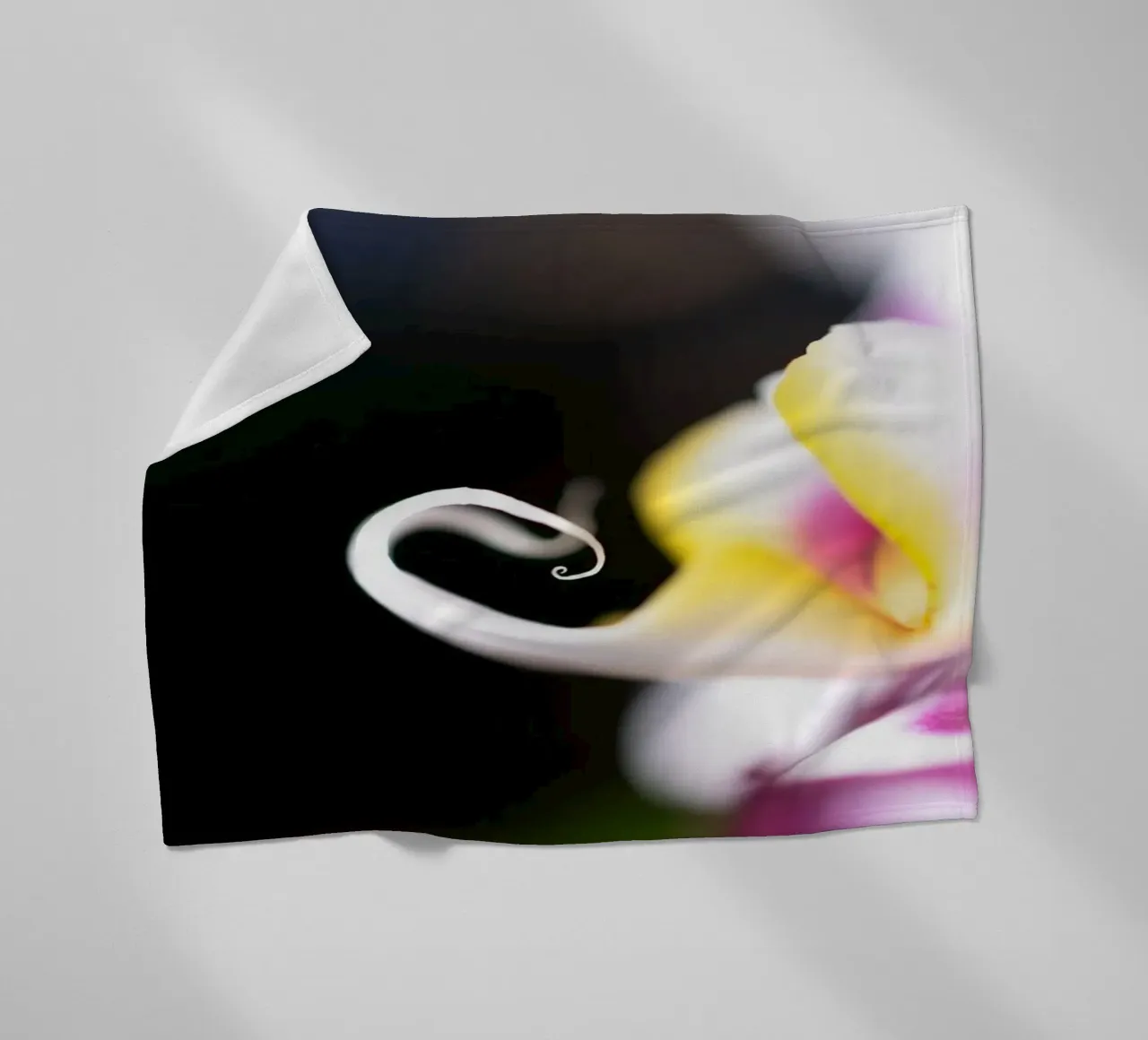 Orchidea #2 coperta in pile da rafael campezato