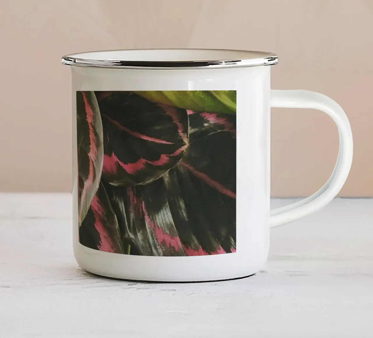 Foglioso tazza in smalto da Cassia Beck Photography