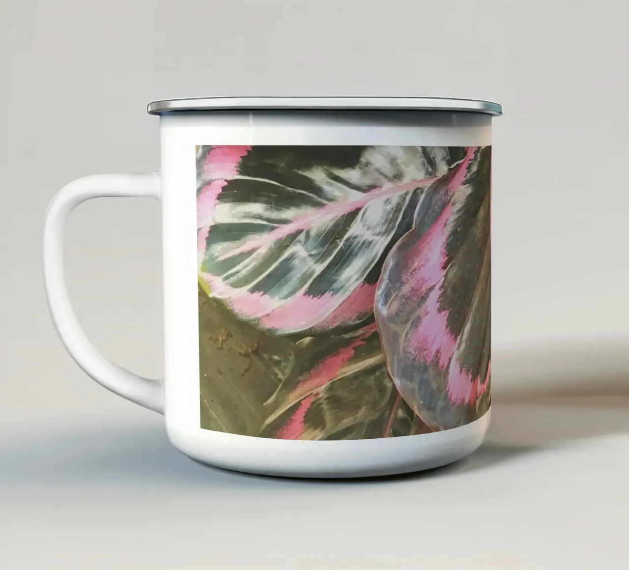Foglioso tazza in smalto da Cassia Beck Photography