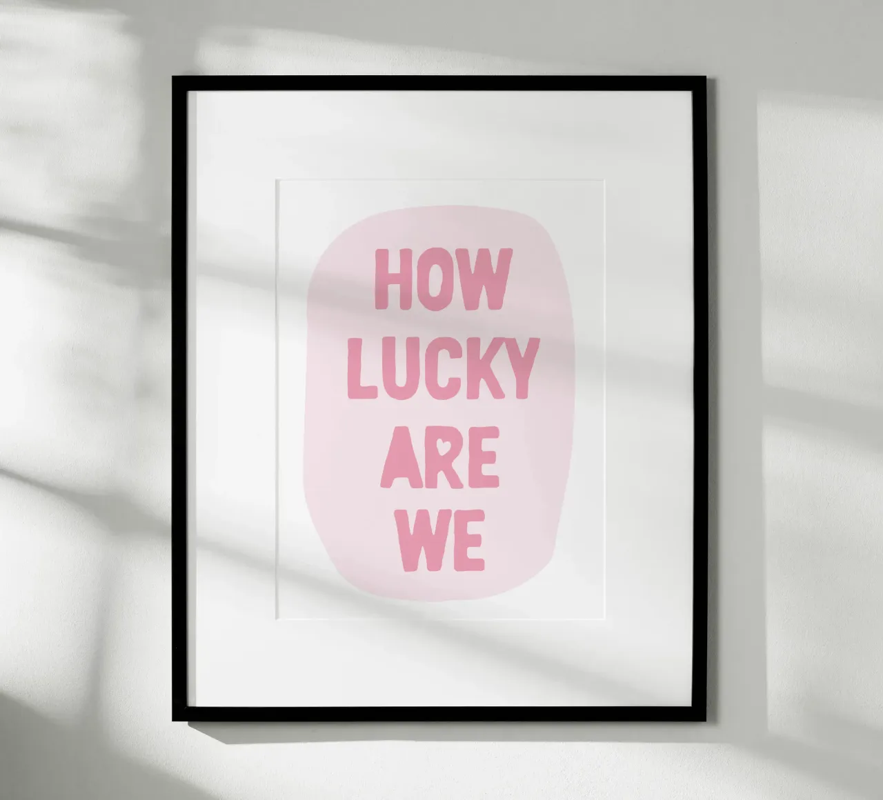 How Lucky Are We Print, Pink Trendy Wall Art poster con telaio in alluminio da Farlane