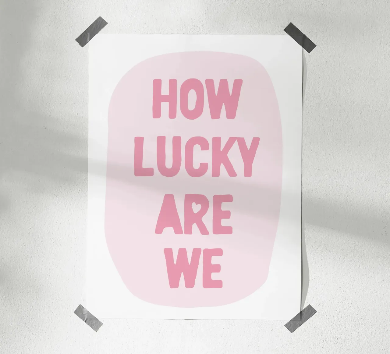 How Lucky Are We Print, Pink Trendy Wall Art poster con telaio in alluminio da Farlane